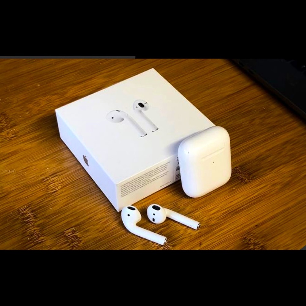 AirPods 2nd Gen With Charging Case